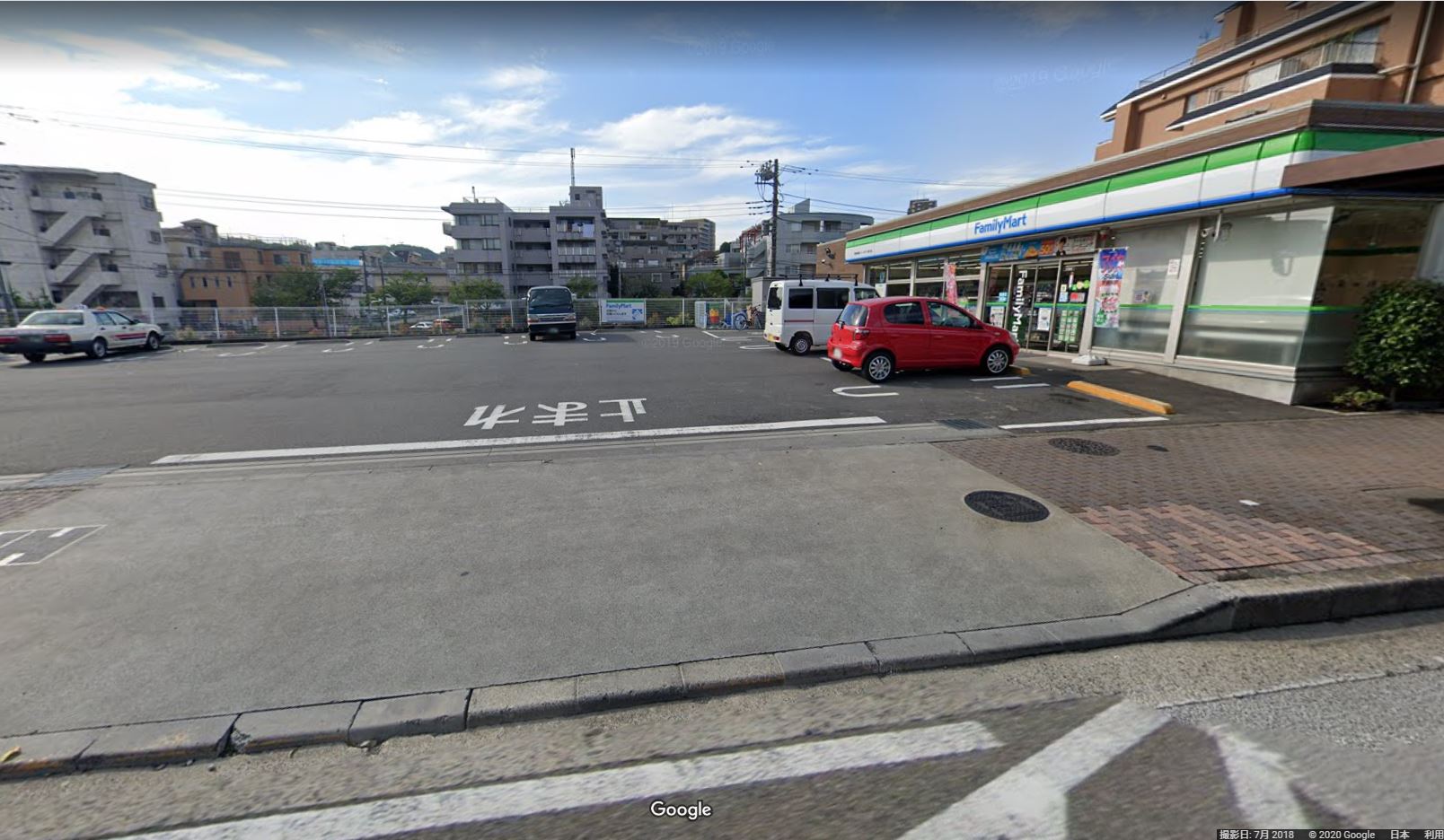ファミリーマート 秀栄多摩ニュータウン通り店