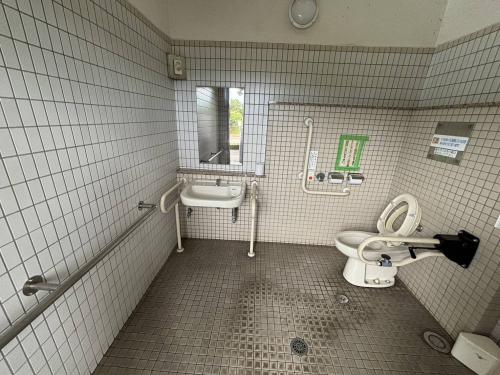 大池公園　テニスコート付近公衆トイレ